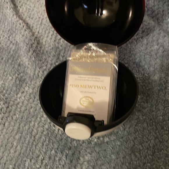 COPY - 1999 23 Karat gold Pokémon good condition little bitty scratch on ball - Picture 4 of 6